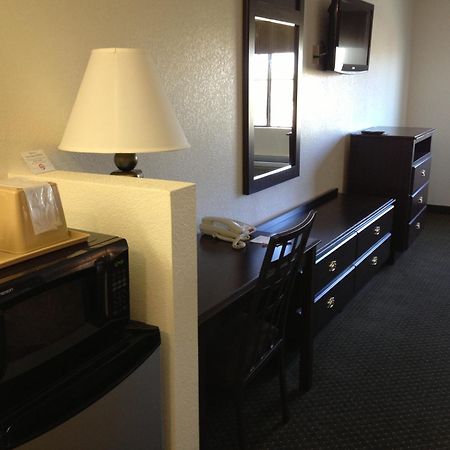 Howard Johnson By Wyndham Lubbock Tx Buitenkant foto
