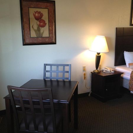 Howard Johnson By Wyndham Lubbock Tx Buitenkant foto
