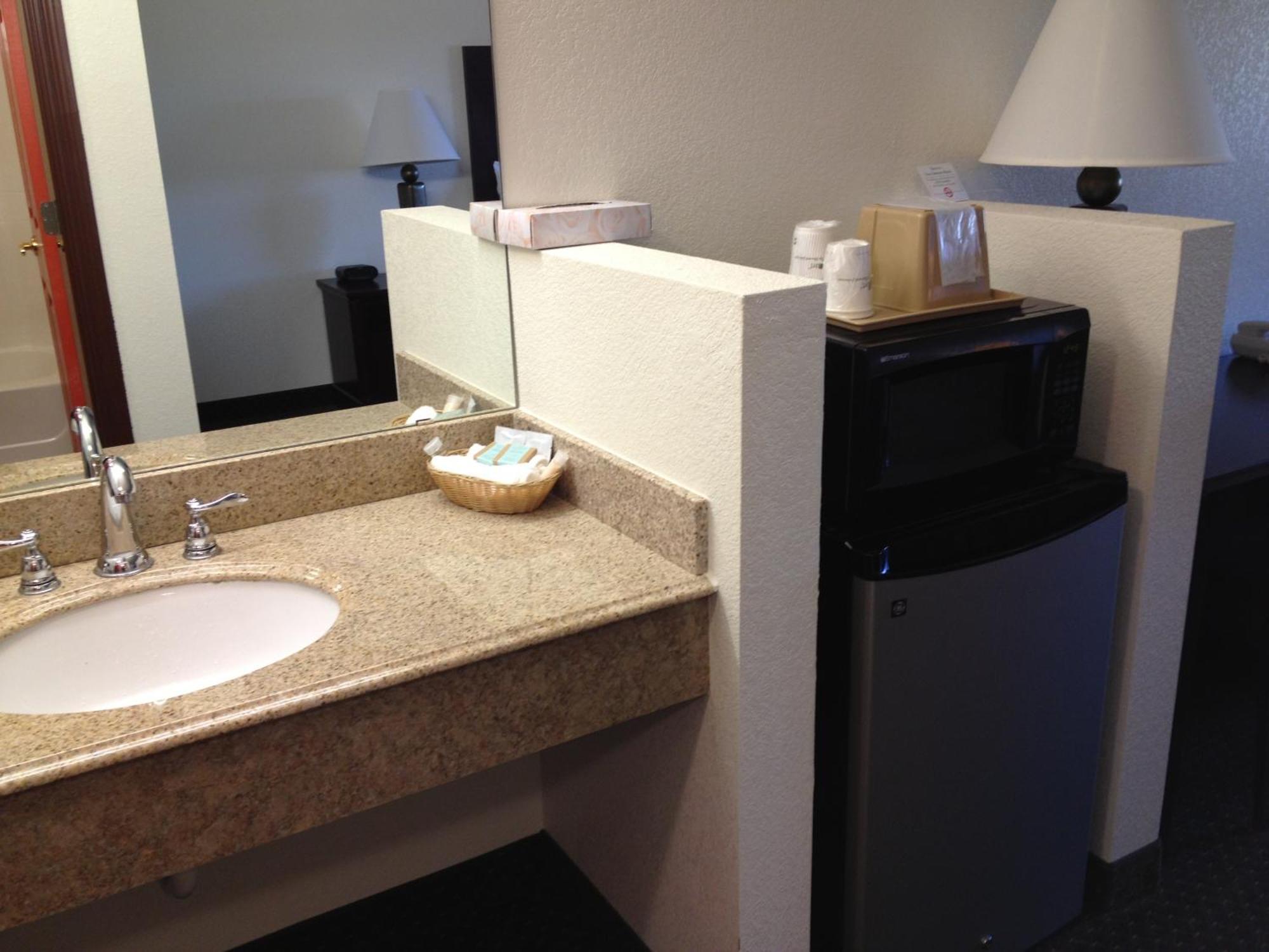 Howard Johnson By Wyndham Lubbock Tx Buitenkant foto