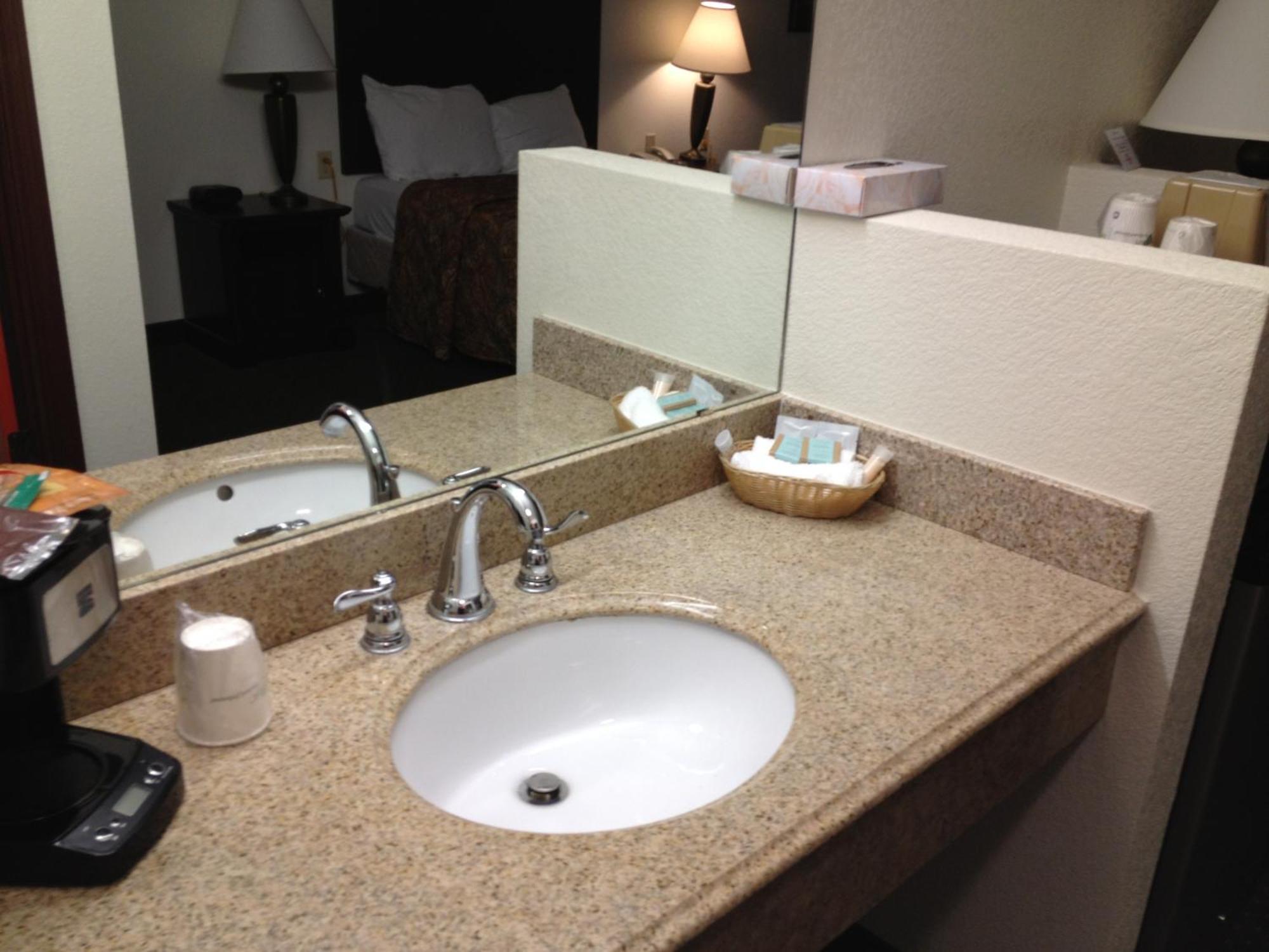Howard Johnson By Wyndham Lubbock Tx Buitenkant foto