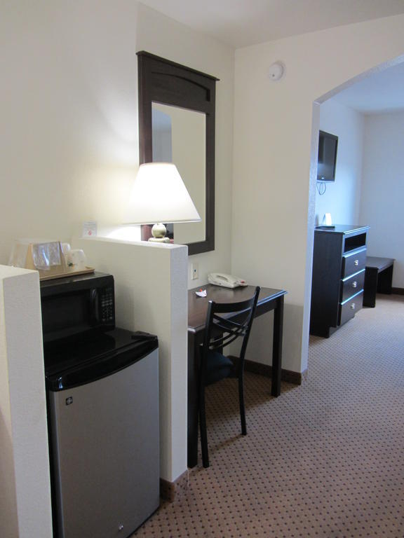 Howard Johnson By Wyndham Lubbock Tx Buitenkant foto